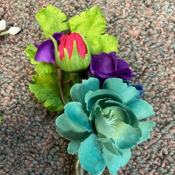 Set of 8 hand made boutonnières - Picture 7 of 10